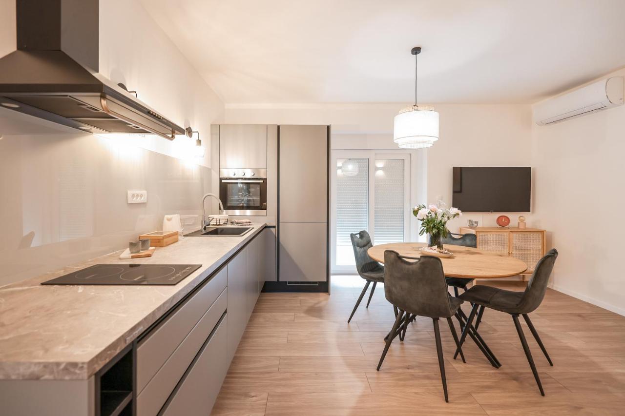 Elly Apartment *