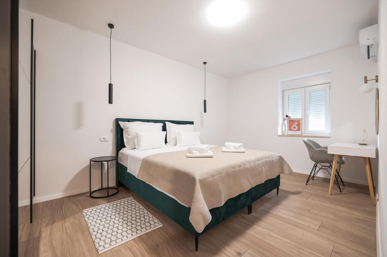 Elly Apartment